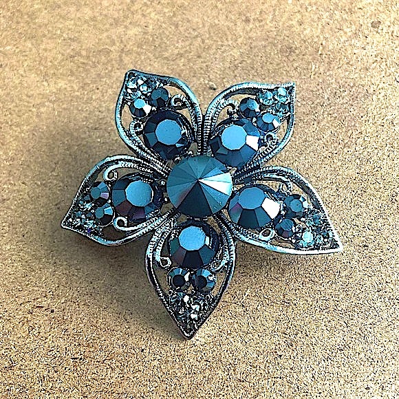 Crystal Flower Brooch - Picture 5 of 5